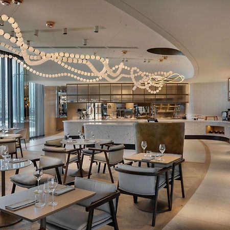 Hotel Pullman Auckland Airport Exterior foto The restaurant at the top of the hotel