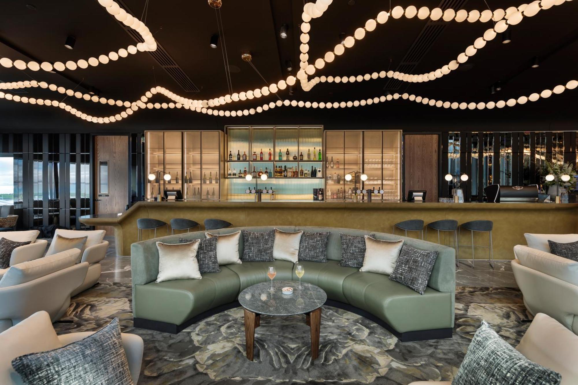 Hotel Pullman Auckland Airport Exterior foto The bar at the 101 lounge